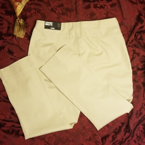 Chico's So Slimming Bridgette Crop (size 00/4) - Picture 2 of 5